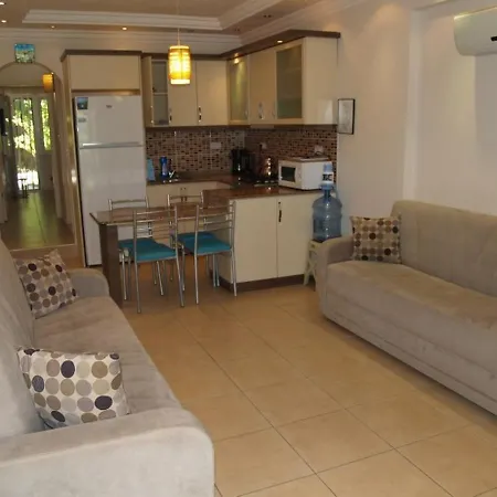 Royal 2 Apartment *