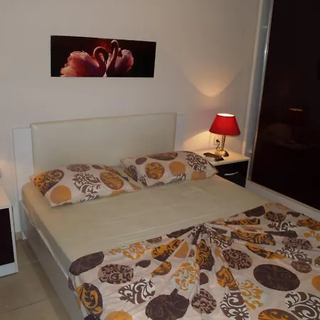 Royal 2 Apartment *